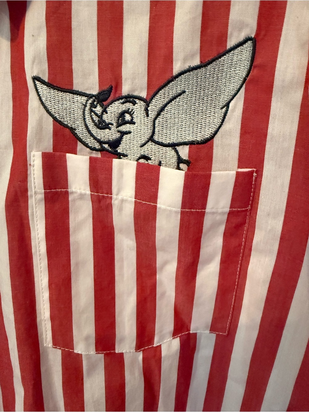 🐘 NEW Disney Embroidered Dumbo Red White Striped Short-Sleeve Buttondown Shirt - Picture 3 of 11